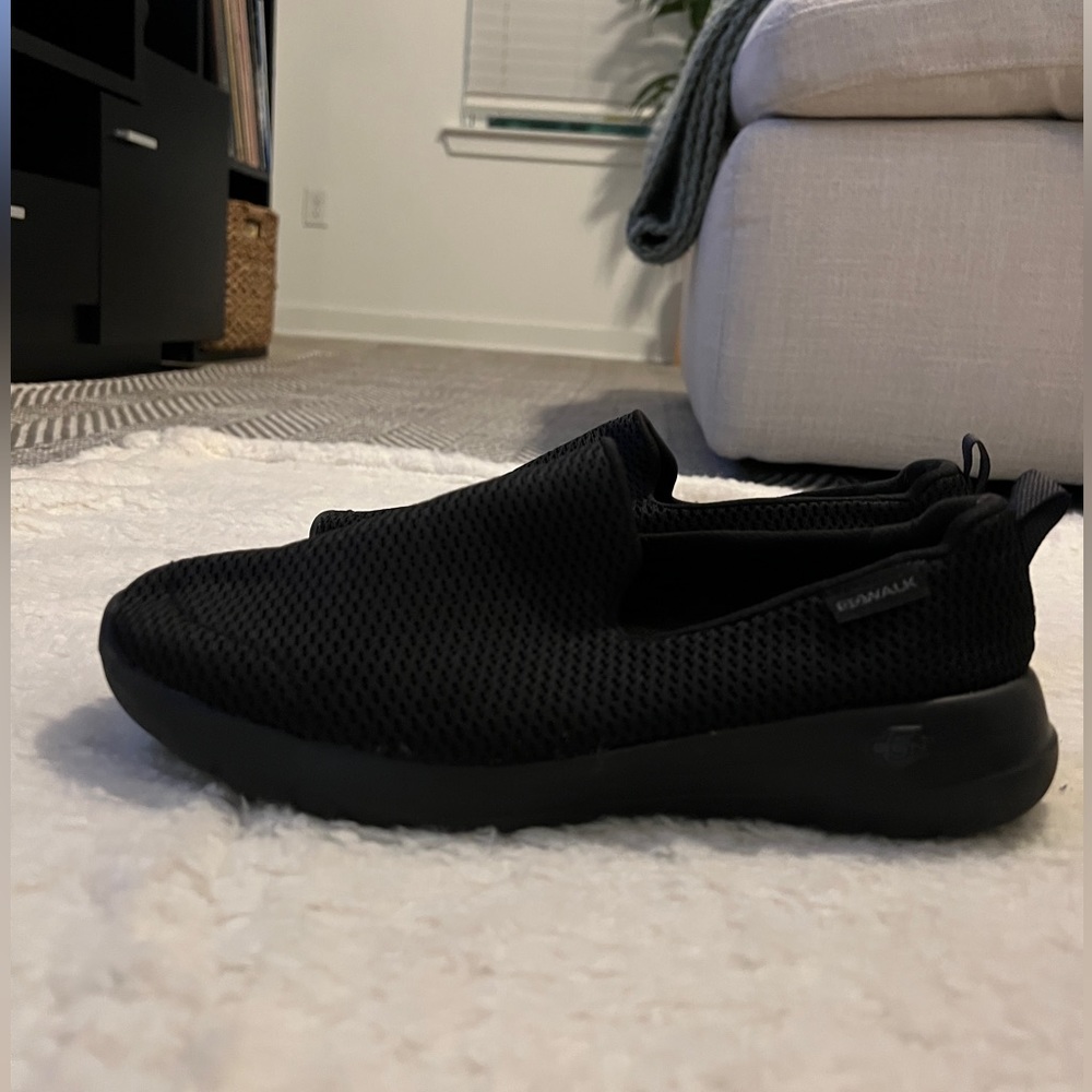 Black Sketchers GoWalk Joy Sneakers